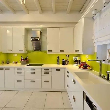 Sleeps 10 Pool * Kostos