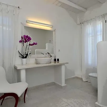 Sleeps 10 Pool Villa Kostos